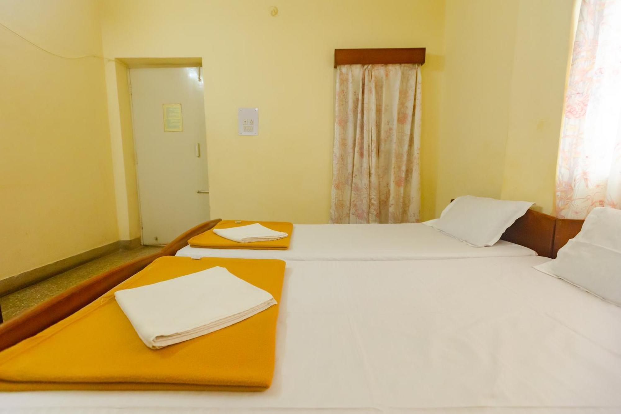 Sri Ramakrishna Hotel Bangalore Exterior foto